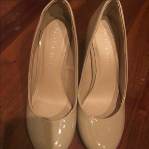 Kelly & Katie size 8 nude pumps